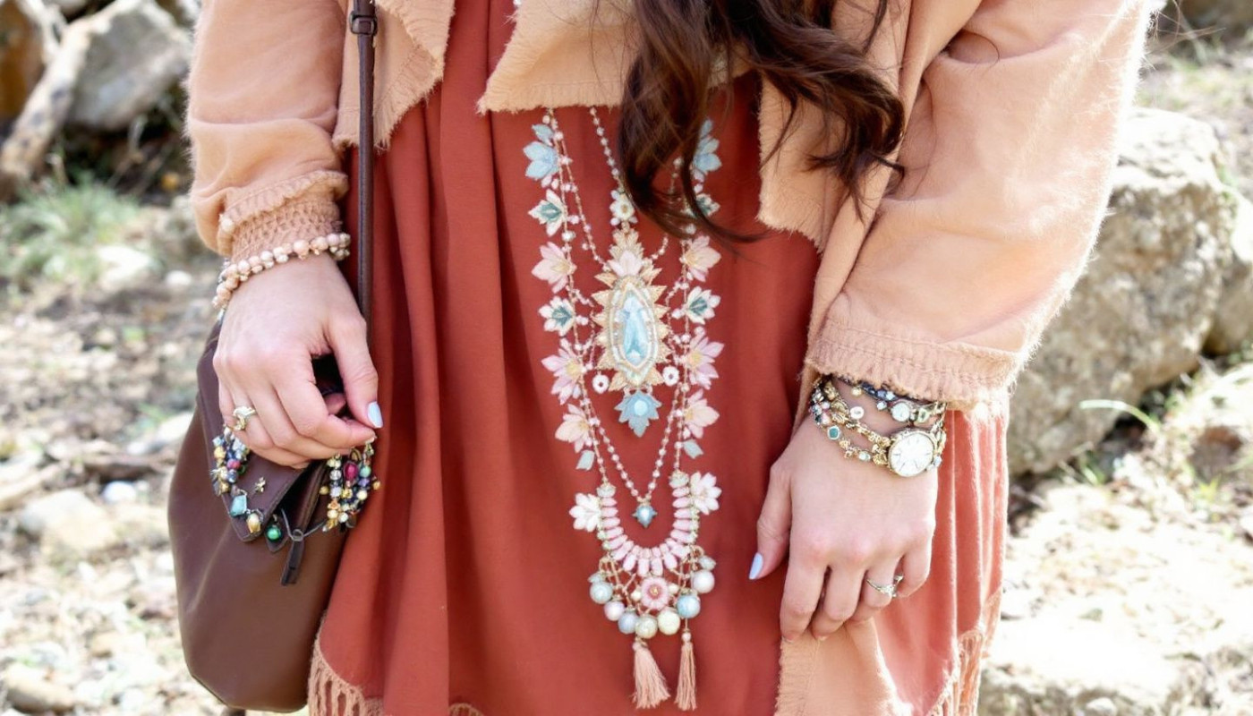 Wie man das perfekte Boho-Outfit für jede Jahreszeit zusammenstellt